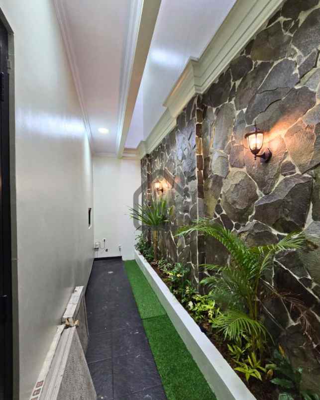 rumah mewah dekat universitas indonesia murah