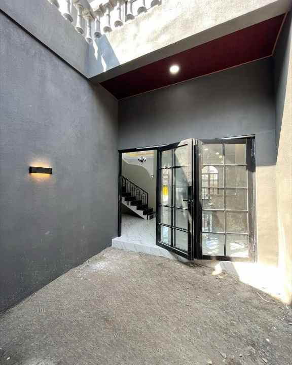 rumah mewah desain klasik eropa di ngemplak sleman