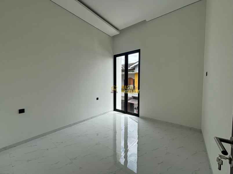 rumah mewah private pool lokasi premium dekat monjali