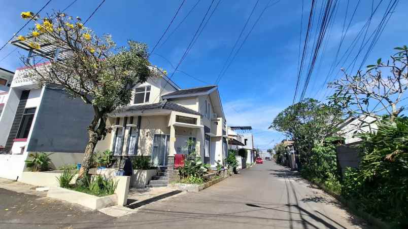 rumah minimalis komplek cihanjuang full renovasi hook