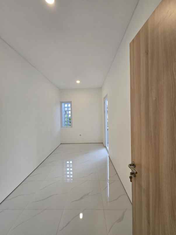 rumah modern dalam komplek di pondok kelapa jaktim