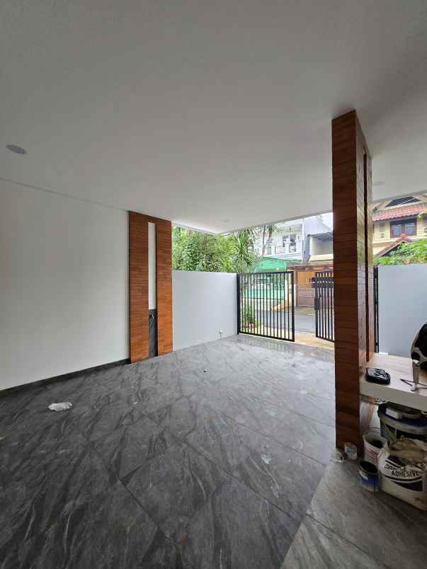 rumah modern dalam komplek di pondok kelapa jaktim
