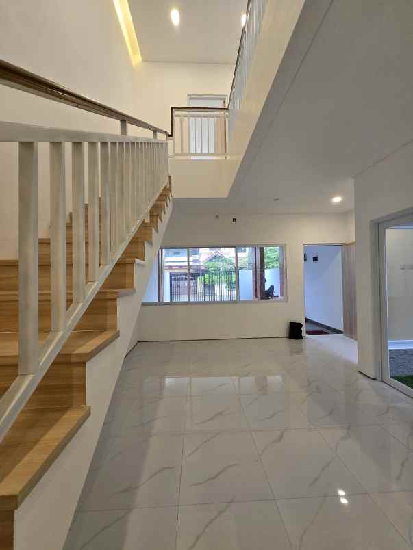 rumah modern dalam komplek di pondok kelapa jaktim