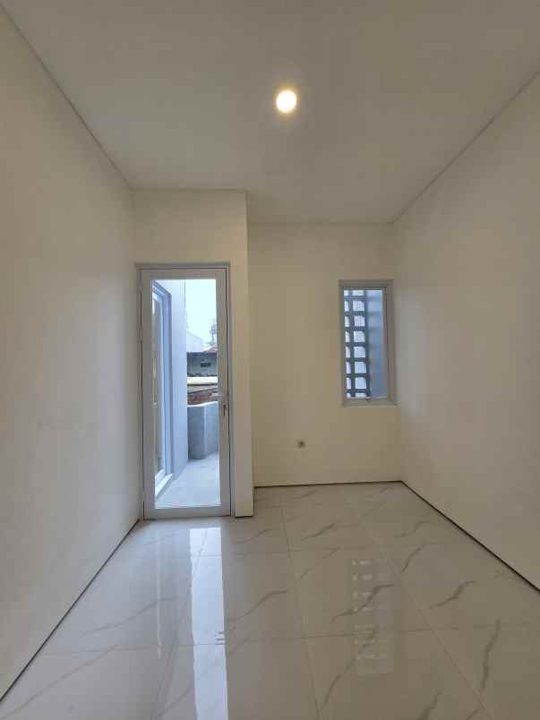 rumah modern dalam komplek di pondok kelapa jaktim