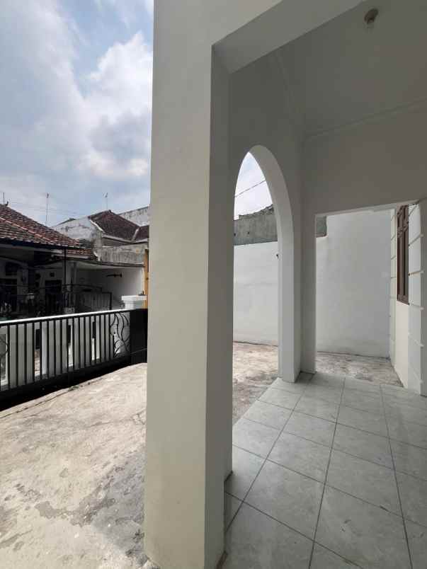 rumah modern minimalis 2 lantai lokasi kapiworo