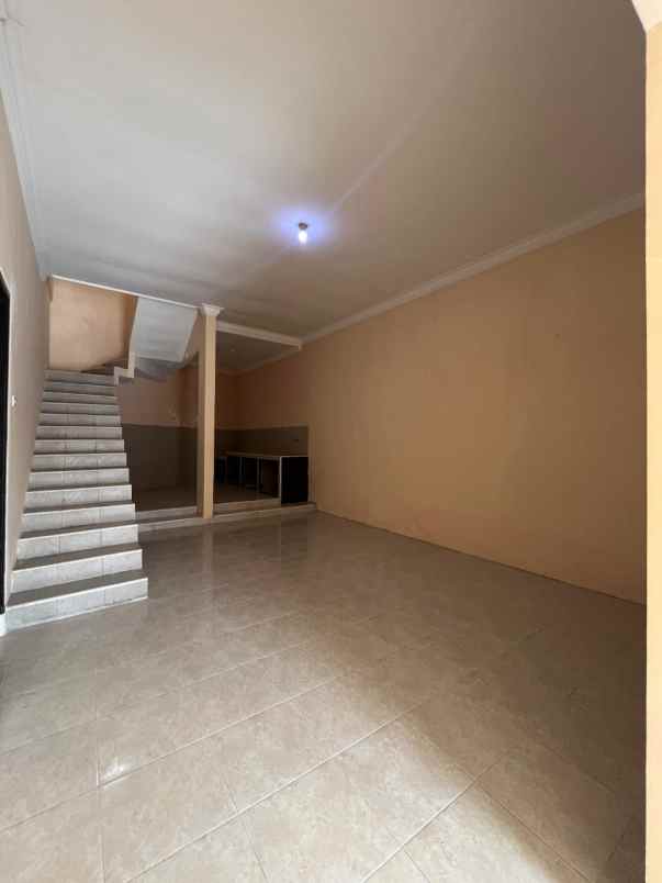 rumah modern minimalis 2 lantai lokasi kapiworo