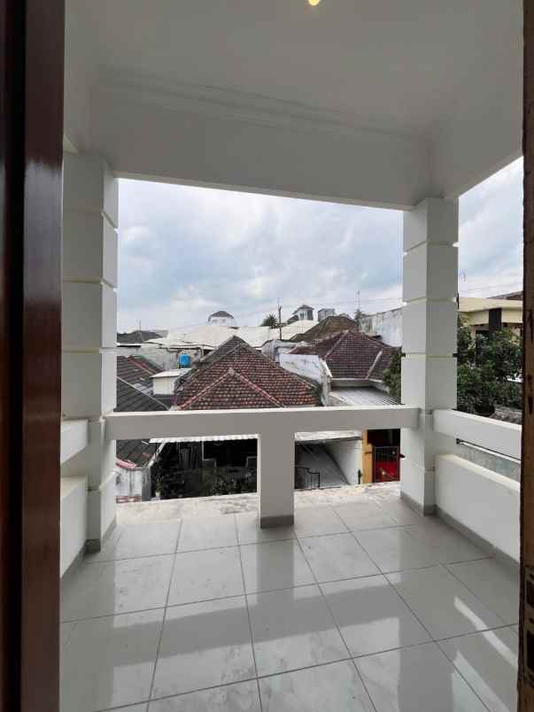 rumah modern minimalis 2 lantai lokasi kapiworo