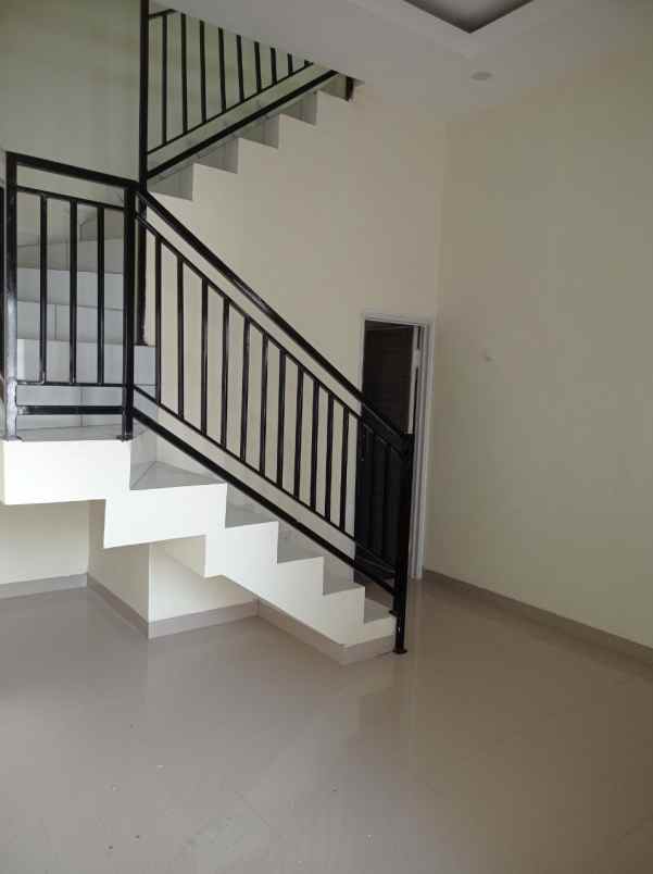 rumah murah 2 lantai di cibubur jakarta timur