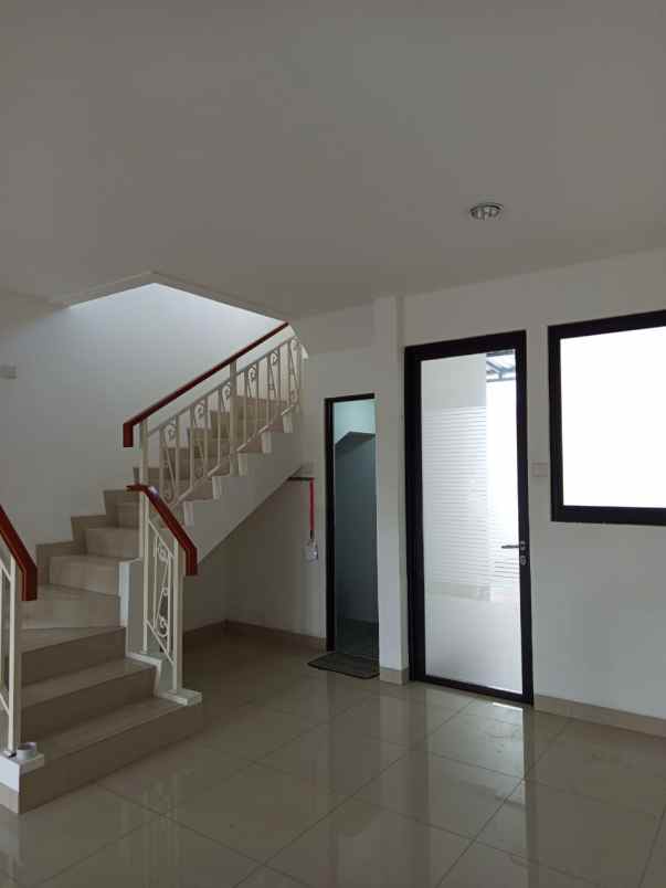 rumah murah di cluster laseine jgc jakarta timur