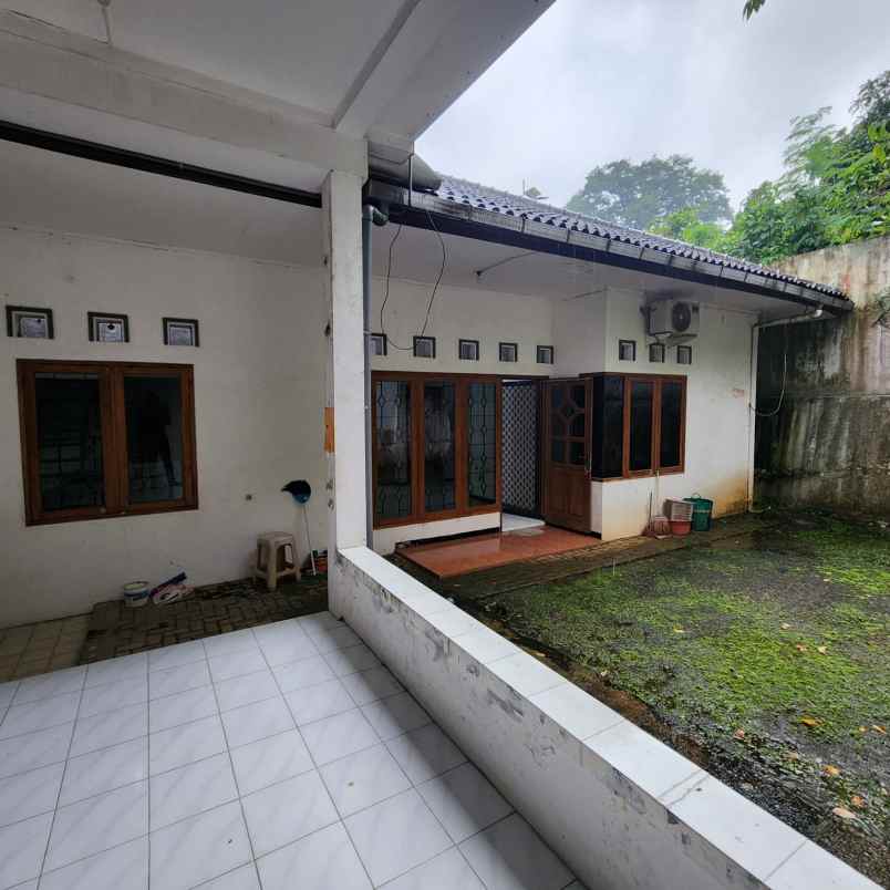 rumah ngesrep banyumanik semarang