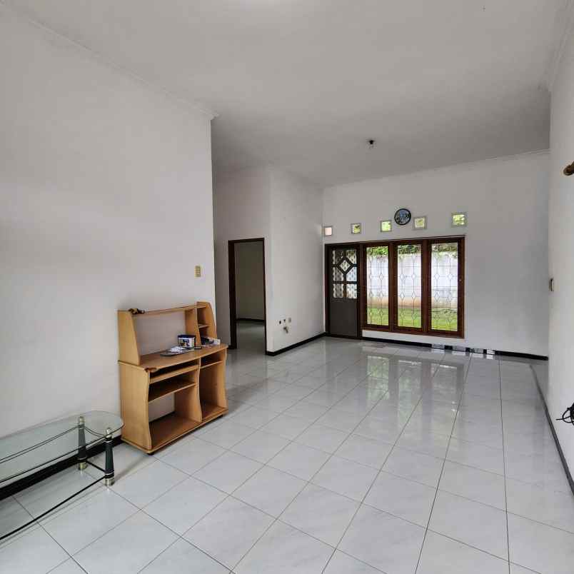 rumah ngesrep banyumanik semarang