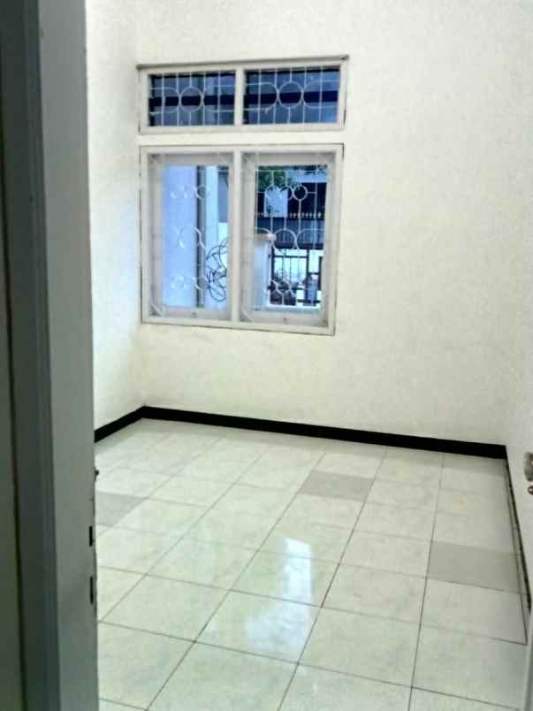rumah nyaman area mulyosari