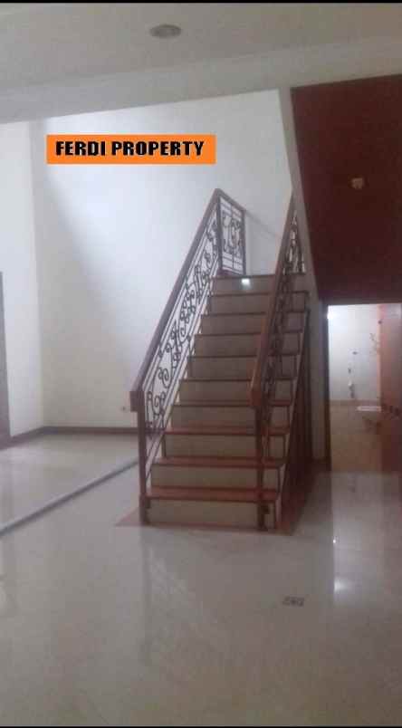 rumah rapi pasca renovasi dekat mal citra gran cibubur