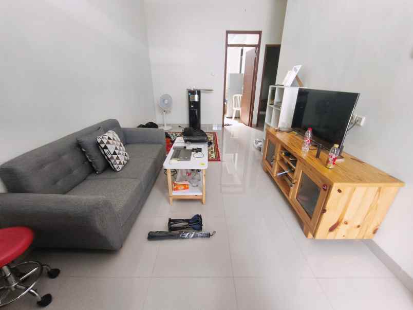 rumah rapi terawat di cluster taman sentani 2 bekasi