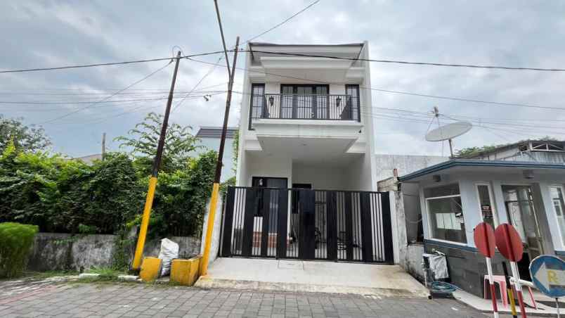 rumah rungkut asri utara shm ready