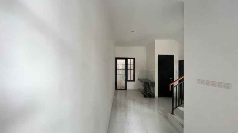 rumah rungkut asri utara shm ready