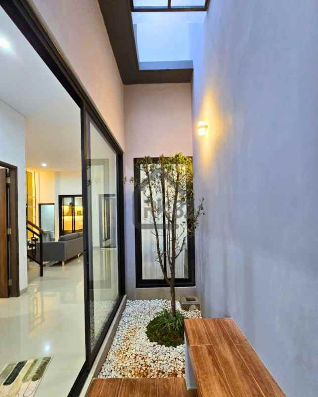 rumah scandinavian dekat stasiun lenteng agung jakarta