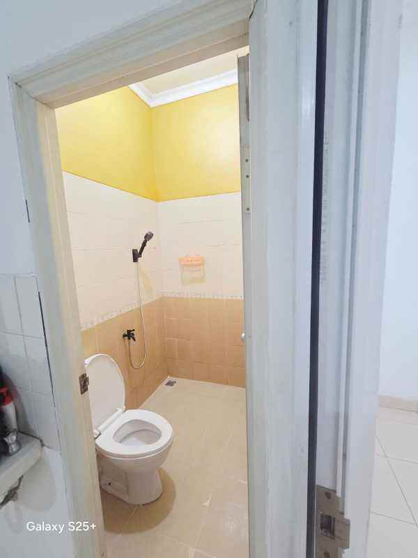 rumah second hook di bella casa depok