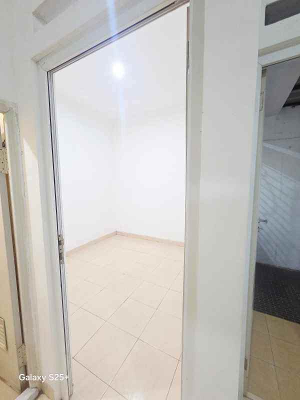rumah second hook di bella casa depok