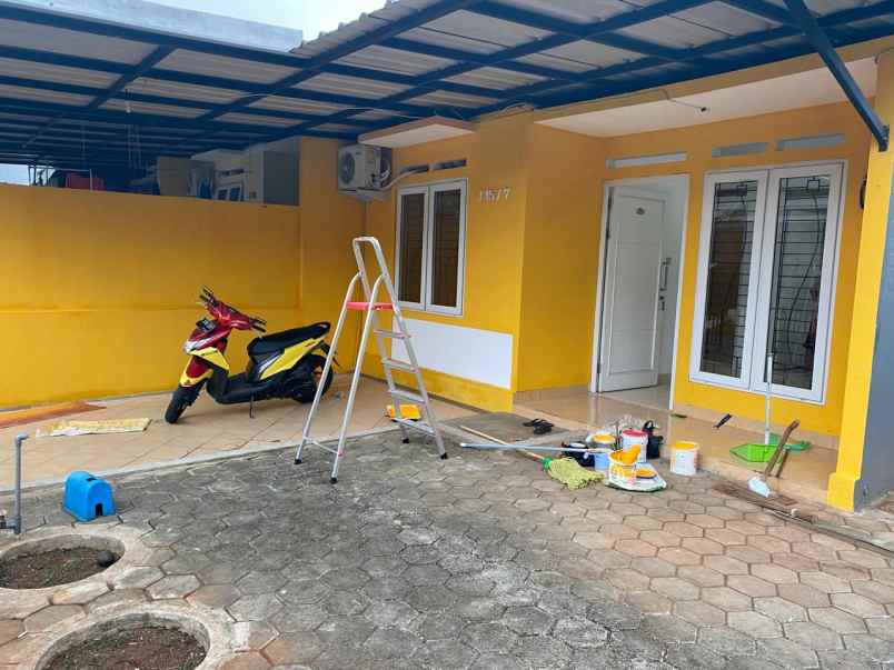 rumah second hook di bella casa depok