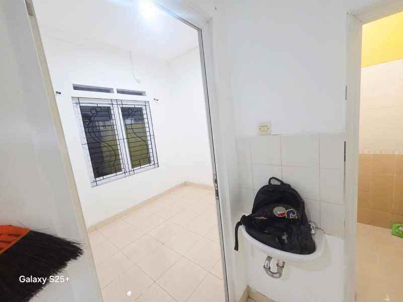 rumah second hook di bella casa depok