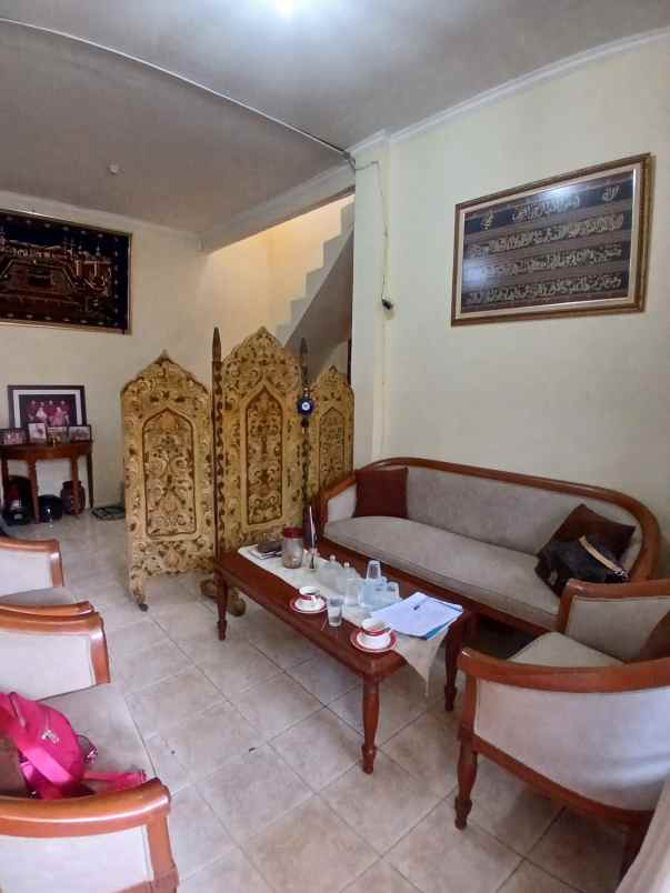 rumah second terawat strategis di mampang depok