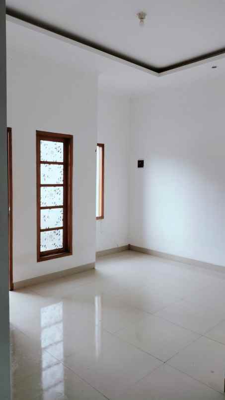 rumah siap huni 2 lantai dalam perumahan depok