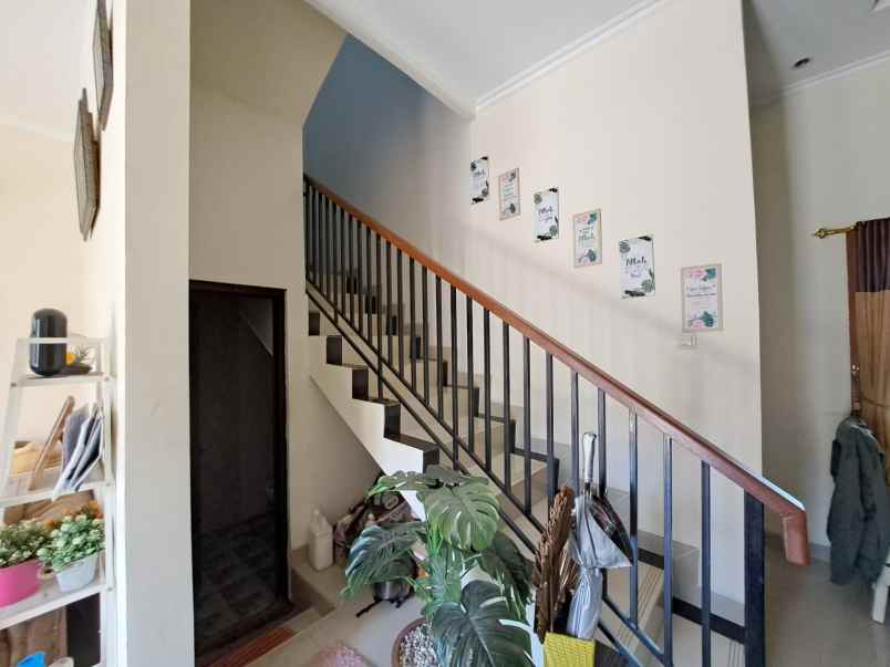 rumah siap huni 2 lantai dalam perumahan depok