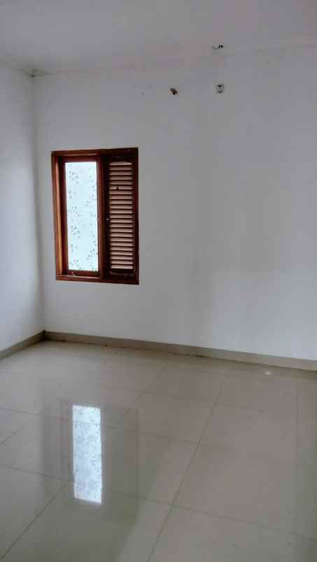 rumah siap huni 2 lantai dalam perumahan depok