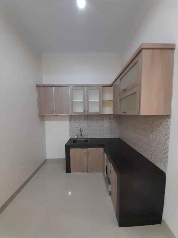 rumah siap huni di srengseng sawah jakarta selatan