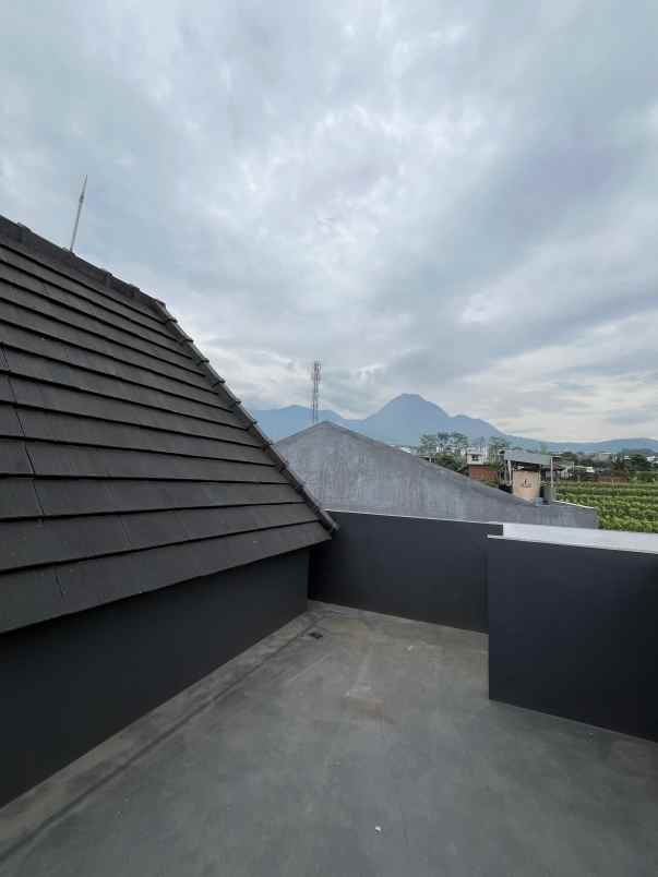 rumah siap huni konsep american classic di batu