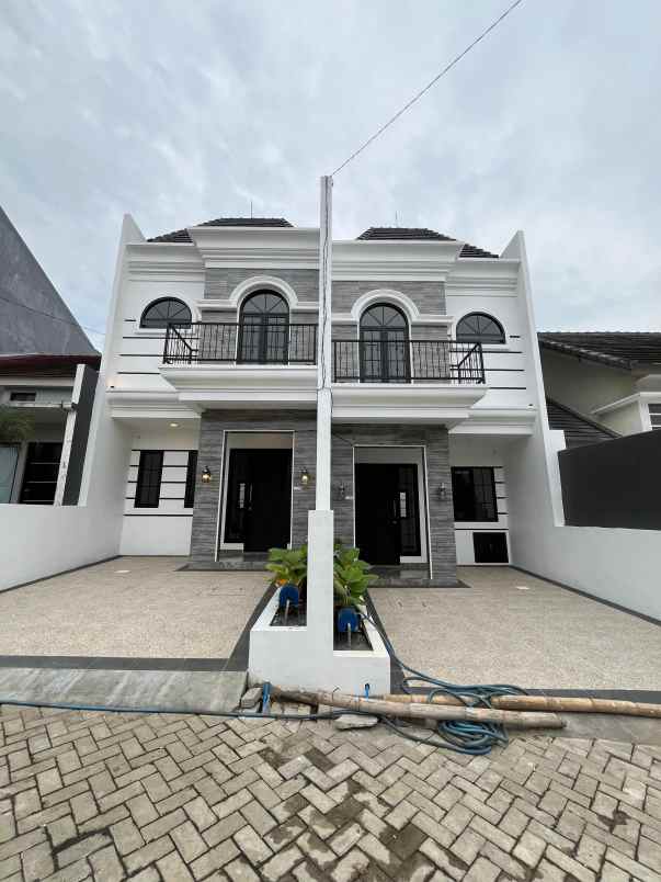 rumah siap huni konsep american classic di batu