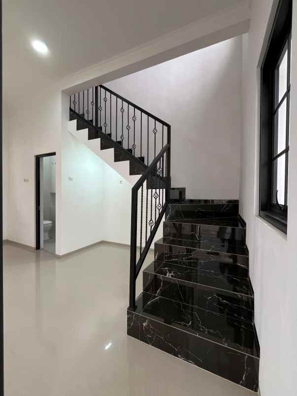 rumah siap huni konsep american classic di batu