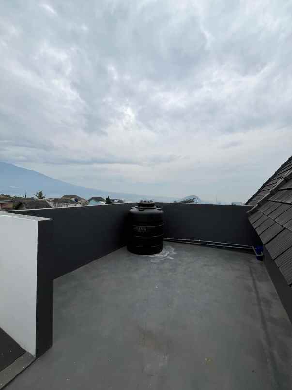 rumah siap huni konsep american classic di batu