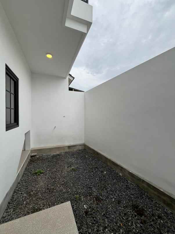 rumah siap huni konsep american classic di batu