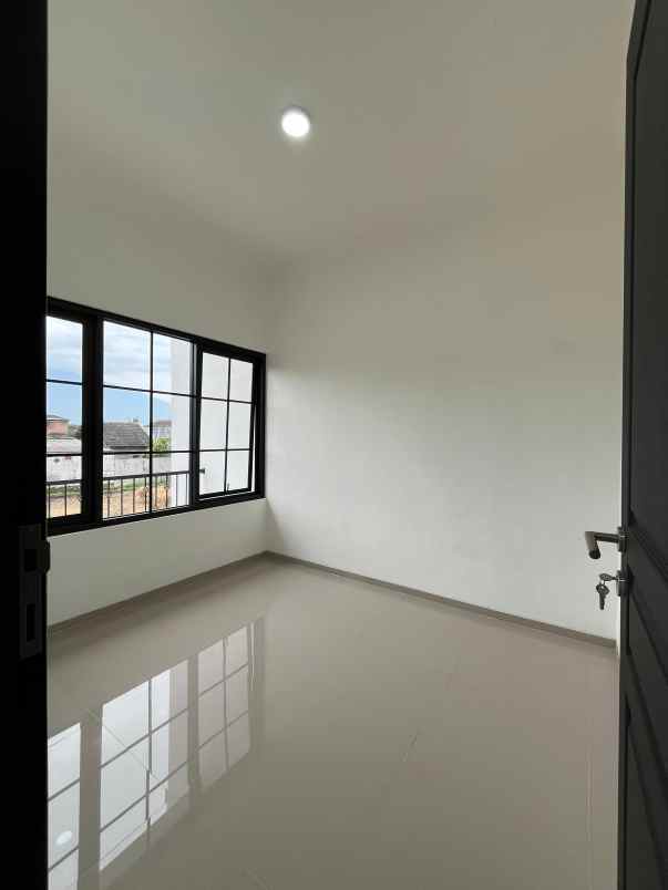 rumah siap huni konsep american classic di batu