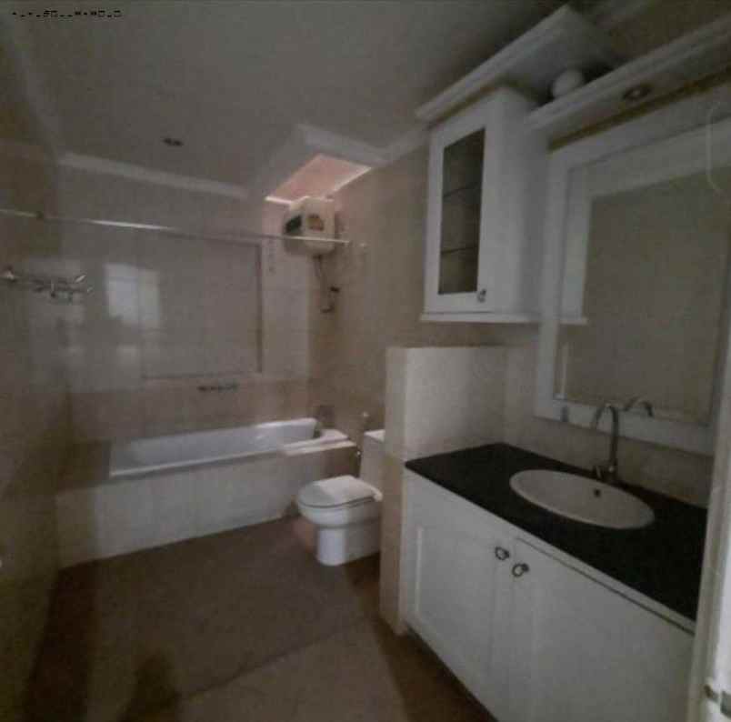 rumah tenggilis utara strategis new