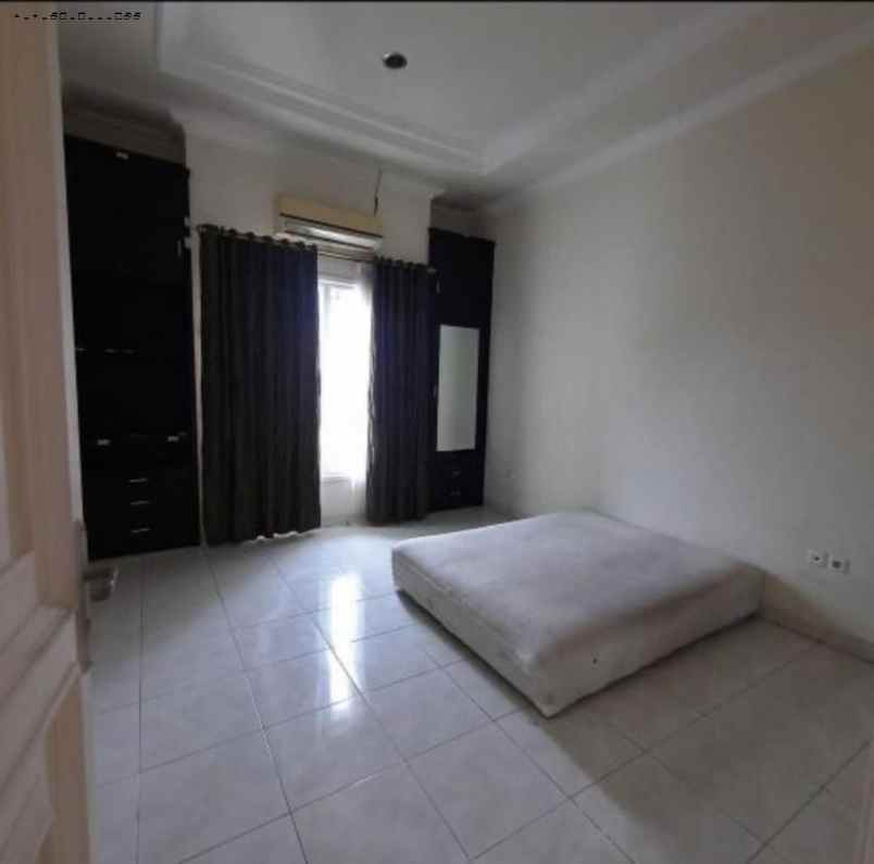 rumah tenggilis utara strategis new