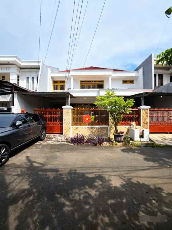rumah terawat apik di pondok bambu duren sawit