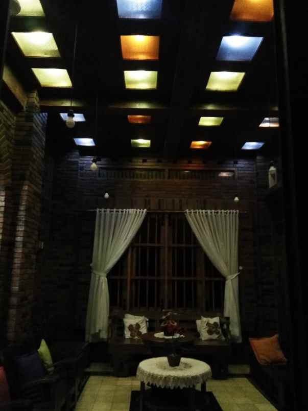 rumah villa kolonel masturi lembang bandung