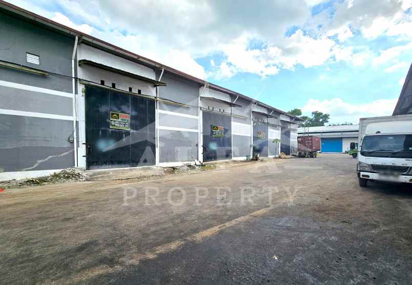 sangat murah gudang sewa 6 unit area parkir luas aman