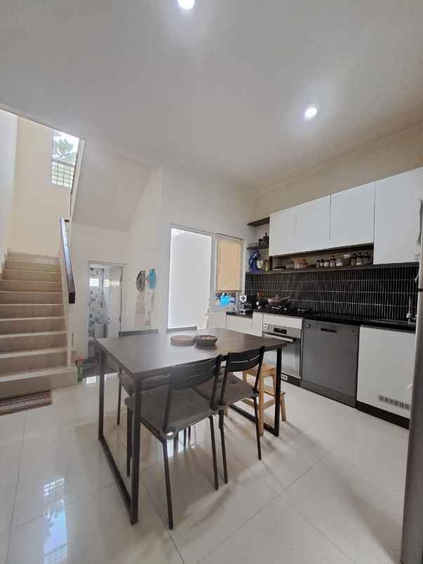 termurah rumah cantik 2 lantai di komplek graha cinere