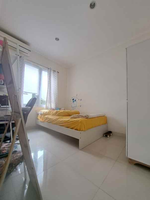 termurah rumah cantik 2 lantai di komplek graha cinere