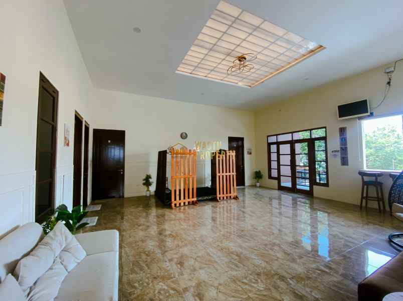 villa full furnish 10 kamar di banguntapan nego
