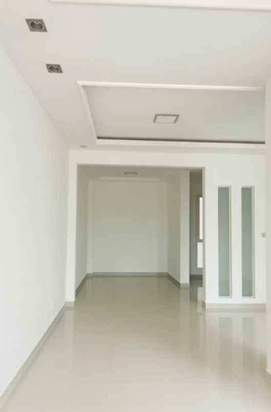 cluster ifolia 2 lt rooftop semi chika