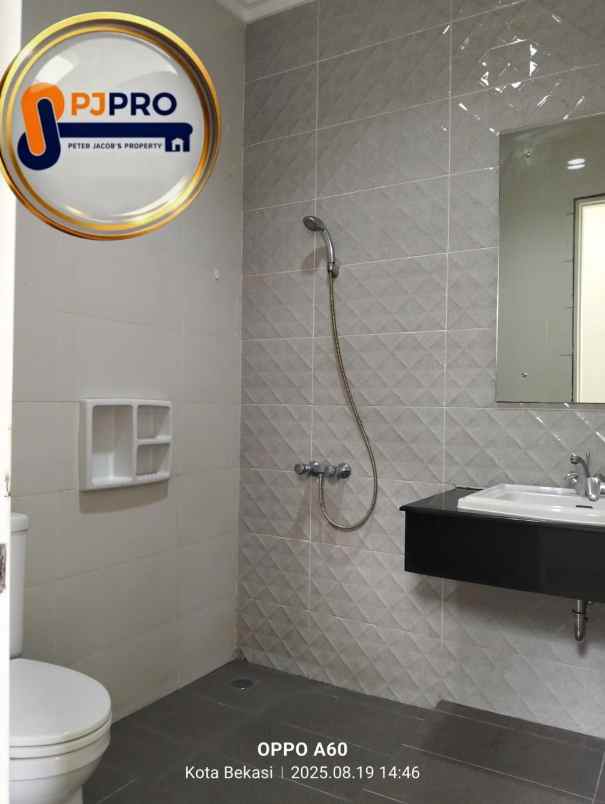 dijual 1 unit rumah di summarecon bekasi