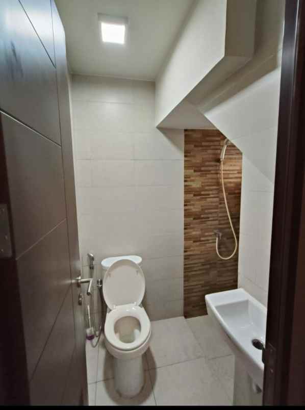 dijual cepat rumah dekat mall di summarecon bekasi