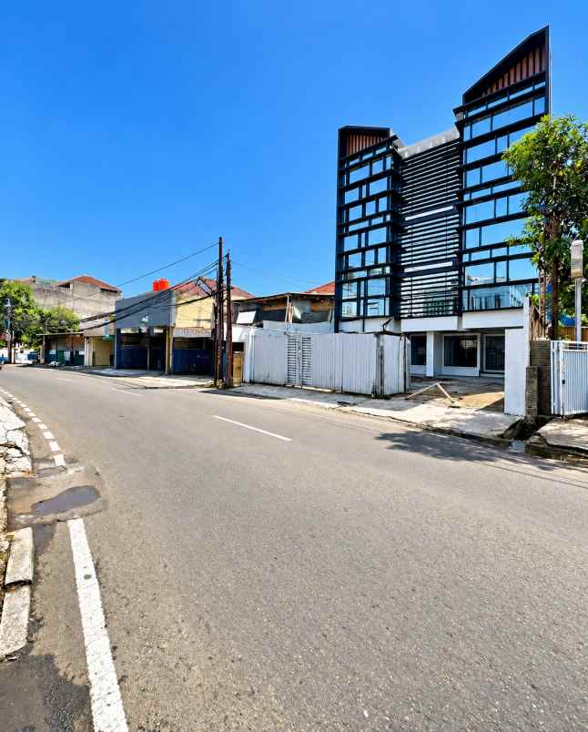 dijual gedung bangunan baru di utan kayu jakarta timur