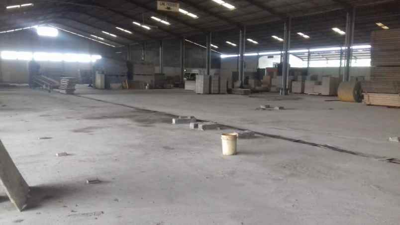 dijual gudang ex pabrik harbox di krian