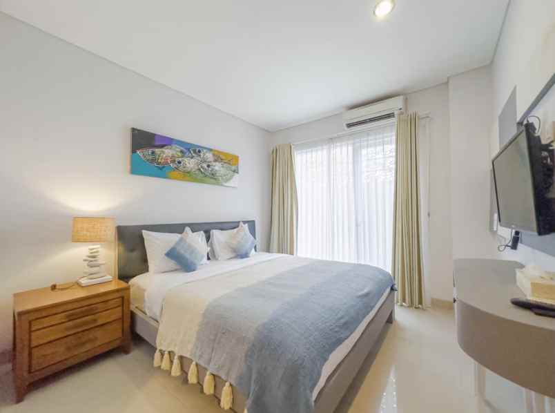 dijual hotel seminyak kec kuta kab